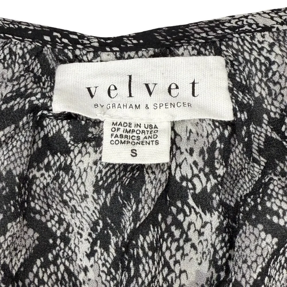 VELVET By Graham & Spencer Snakeskin V Neck Knot Front Blouse Sz Small - Picture 3 of 5